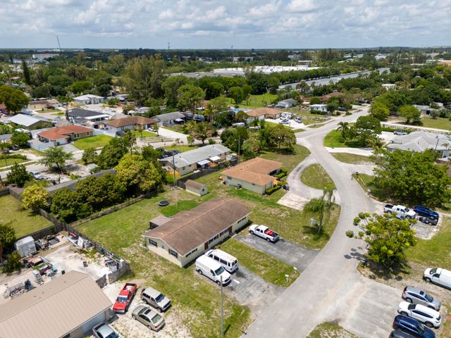 1675 E Breezy Lane, West Palm Beach, FL 33417
