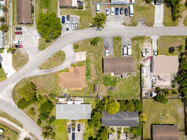 1675 E Breezy Lane, West Palm Beach, FL 33417