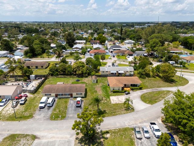 1675 E Breezy Lane, West Palm Beach, FL 33417