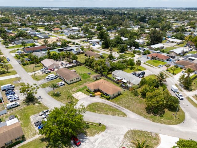 1675 E Breezy Lane, West Palm Beach, FL 33417