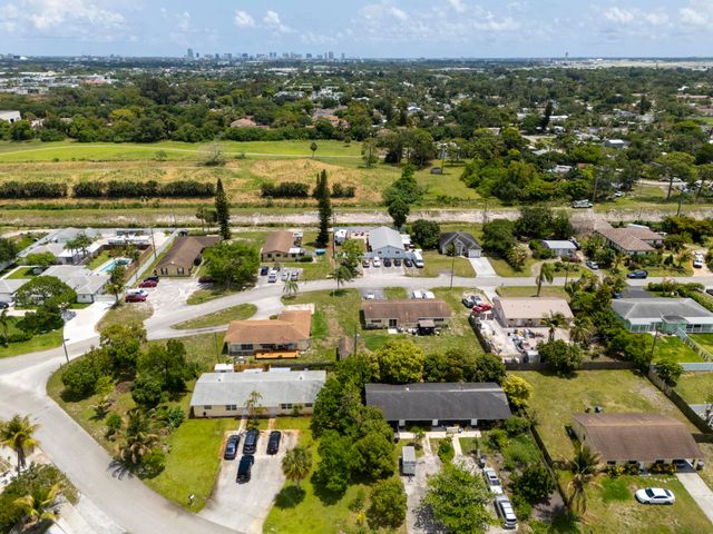 1675 E Breezy Lane, West Palm Beach, FL 33417