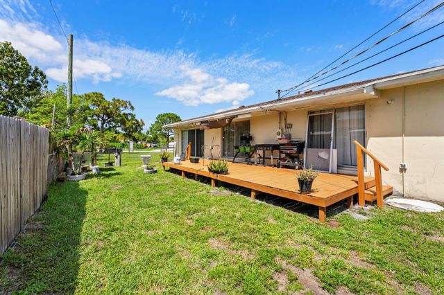 1675 E Breezy Lane, West Palm Beach, FL 33417