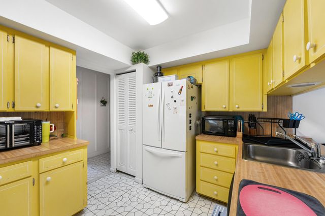 1675 E Breezy Lane, West Palm Beach, FL 33417