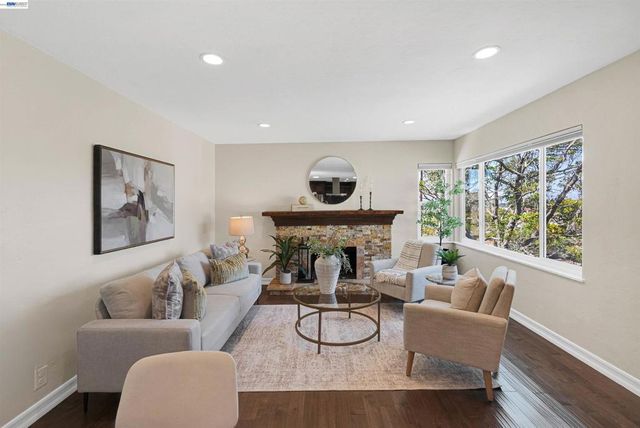 2120 Strang Ave, Castro Valley, CA 94578