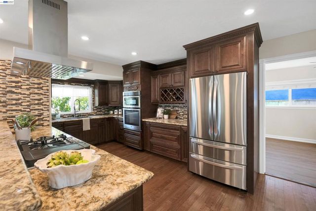 2120 Strang Ave, Castro Valley, CA 94578