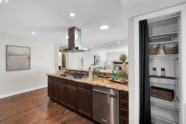 2120 Strang Ave, Castro Valley, CA 94578