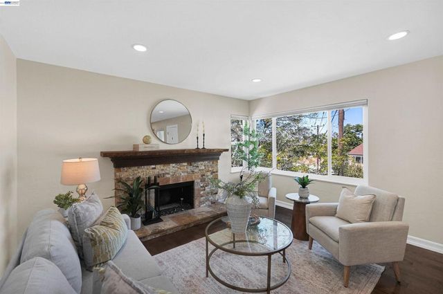 2120 Strang Ave, Castro Valley, CA 94578