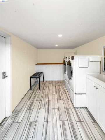 2120 Strang Ave, Castro Valley, CA 94578