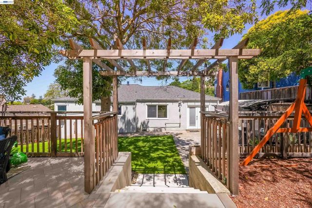 2120 Strang Ave, Castro Valley, CA 94578
