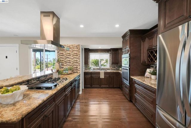 2120 Strang Ave, Castro Valley, CA 94578