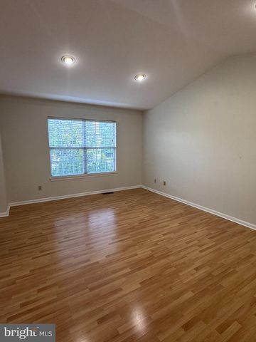 216 E WAVERLY CT, Robbinsville, NJ 08691