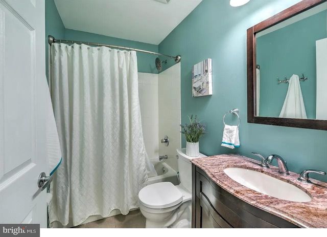 216 E WAVERLY CT, Robbinsville, NJ 08691