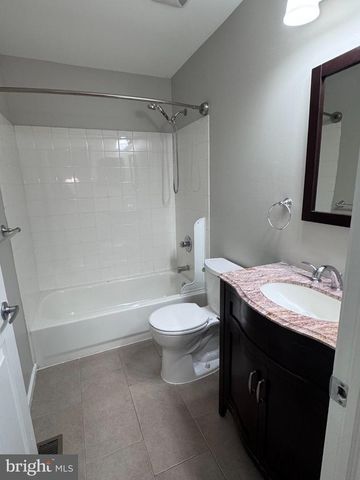 216 E WAVERLY CT, Robbinsville, NJ 08691