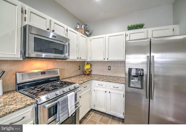 216 E WAVERLY CT, Robbinsville, NJ 08691