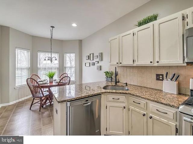 216 E WAVERLY CT, Robbinsville, NJ 08691