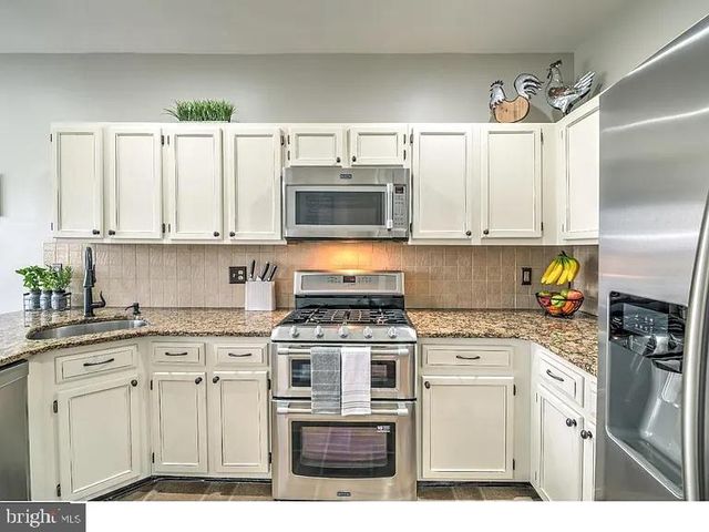 216 E WAVERLY CT, Robbinsville, NJ 08691