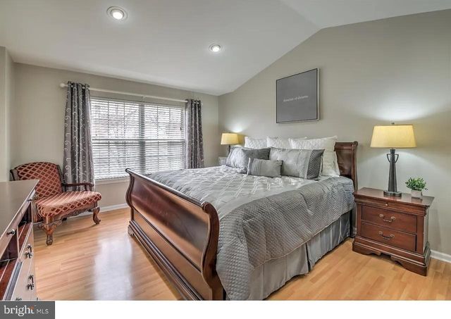 216 E WAVERLY CT, Robbinsville, NJ 08691