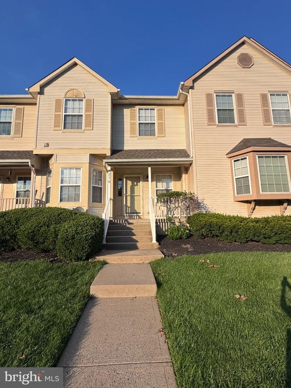 216 E WAVERLY CT, Robbinsville, NJ 08691