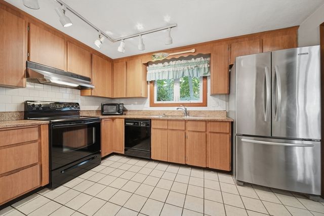 34 Cornell Rd, Danvers, MA 01923