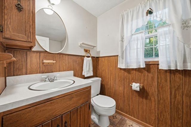 34 Cornell Rd, Danvers, MA 01923