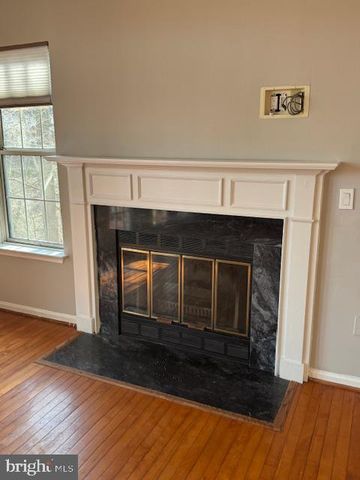 15661 MONTVIEW DR, Dumfries, VA 22025