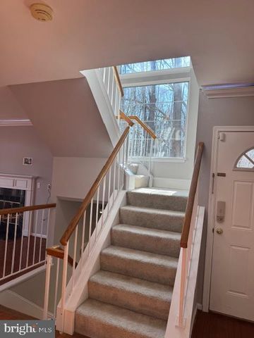 15661 MONTVIEW DR, Dumfries, VA 22025