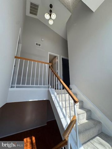 15661 MONTVIEW DR, Dumfries, VA 22025