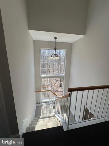 15661 MONTVIEW DR, Dumfries, VA 22025