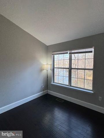 15661 MONTVIEW DR, Dumfries, VA 22025