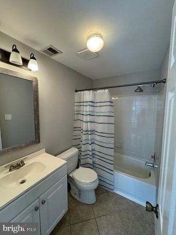 15661 MONTVIEW DR, Dumfries, VA 22025