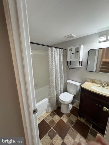 15661 MONTVIEW DR, Dumfries, VA 22025