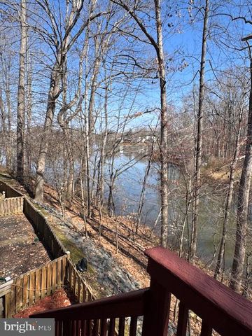 15661 MONTVIEW DR, Dumfries, VA 22025