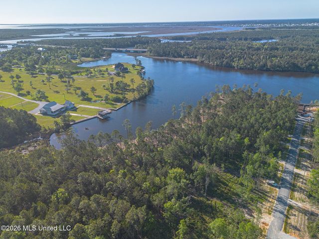 13040 Enciente Point Drive, Kiln, MS 39556