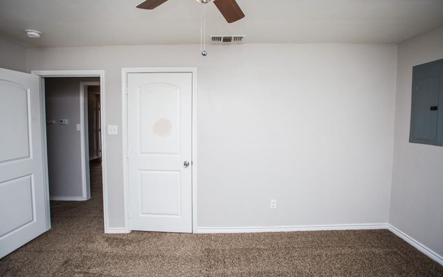 755 W Knox Street, Slaton, TX 79364