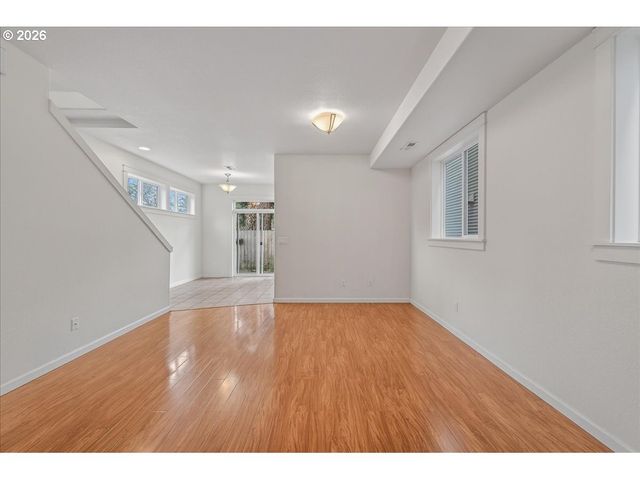 1512 Se 117TH Ave, Portland, OR 97216