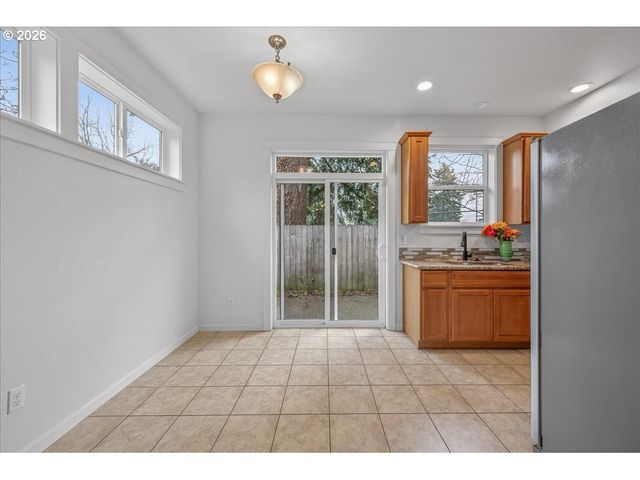 1512 Se 117TH Ave, Portland, OR 97216