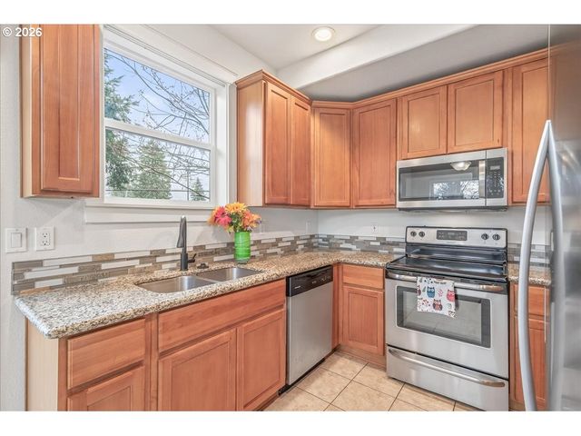 1512 Se 117TH Ave, Portland, OR 97216