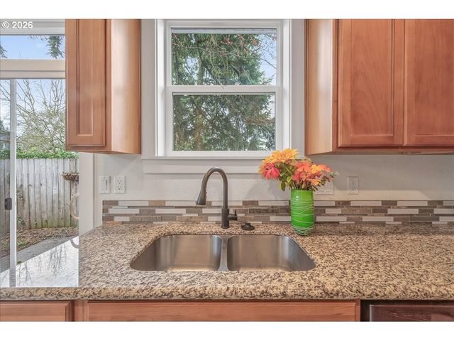 1512 Se 117TH Ave, Portland, OR 97216