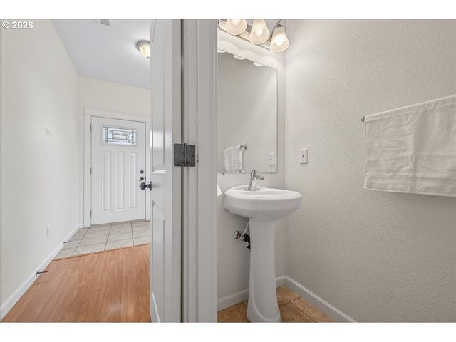 1512 Se 117TH Ave, Portland, OR 97216