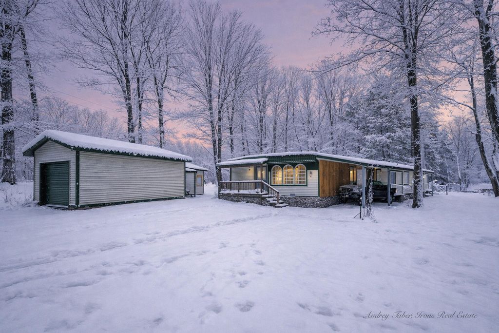 8933 E M 20, Newfield Twp, MI 49421