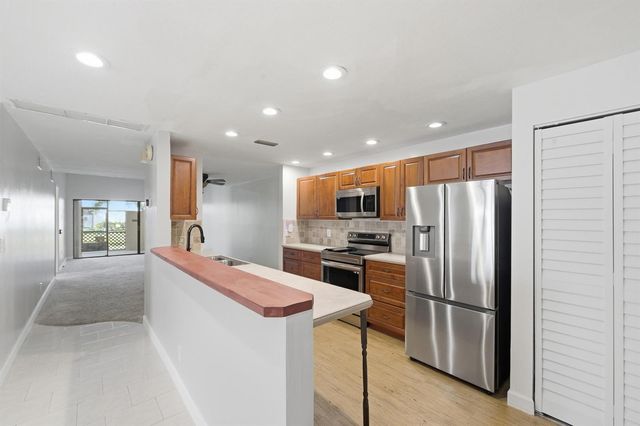 1097 NW 98th Terrace 110, Pembroke Pines, FL 33024