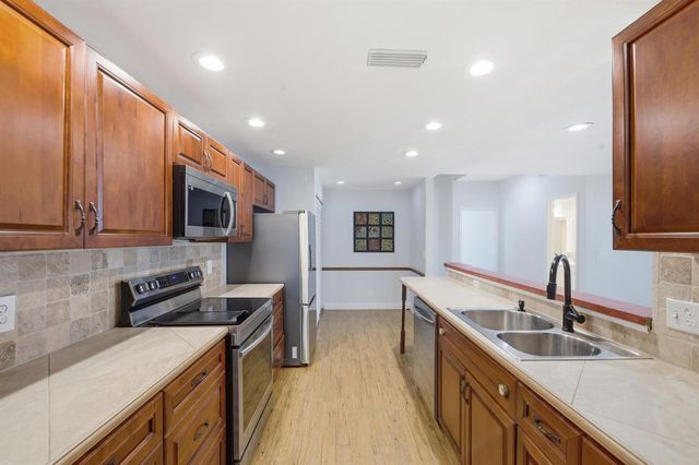 1097 NW 98th Terrace 110, Pembroke Pines, FL 33024