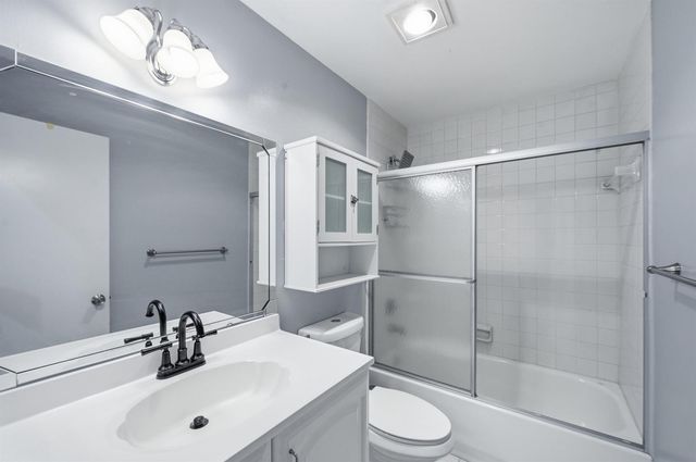 1097 NW 98th Terrace 110, Pembroke Pines, FL 33024