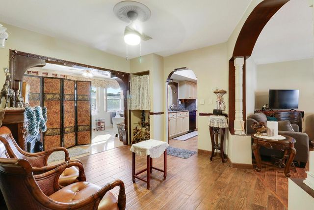 10868 Larch Court, Palm Beach Gardens, FL 33418