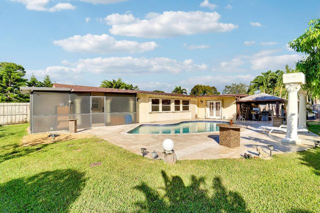 10868 Larch Court, Palm Beach Gardens, FL 33418