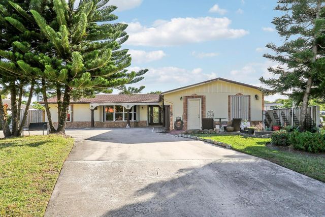 10868 Larch Court, Palm Beach Gardens, FL 33418