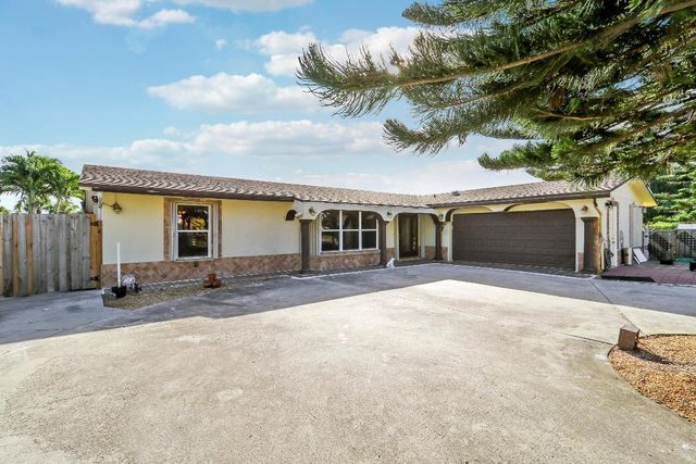 10868 Larch Court, Palm Beach Gardens, FL 33418