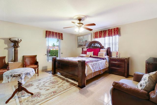 10868 Larch Court, Palm Beach Gardens, FL 33418