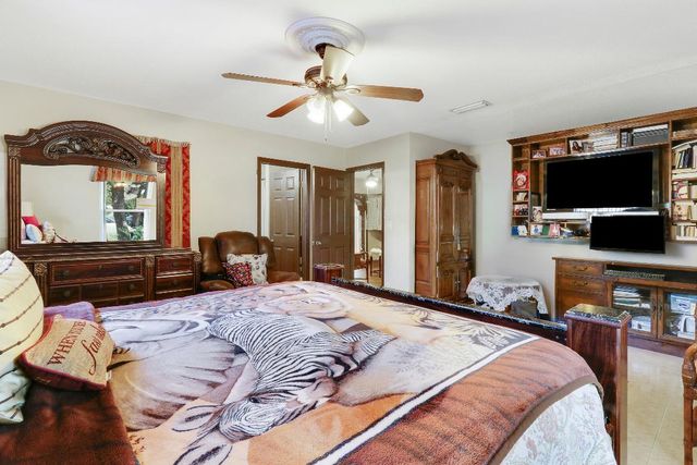 10868 Larch Court, Palm Beach Gardens, FL 33418