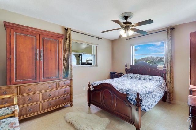 10868 Larch Court, Palm Beach Gardens, FL 33418